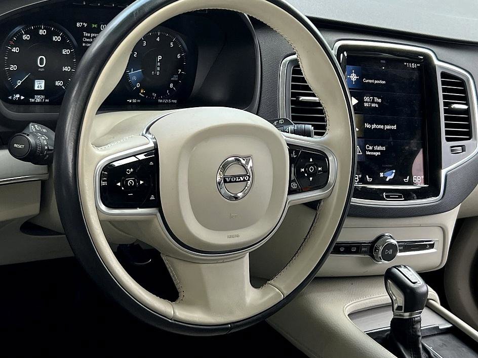 2022 Volvo XC90 Momentum AWD photo 6