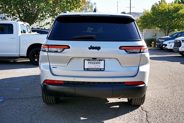 Used 2021 Silver Jeep Altitude image 9