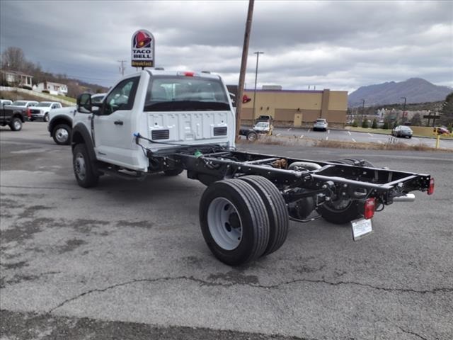 2024 Ford F-600 photo 3