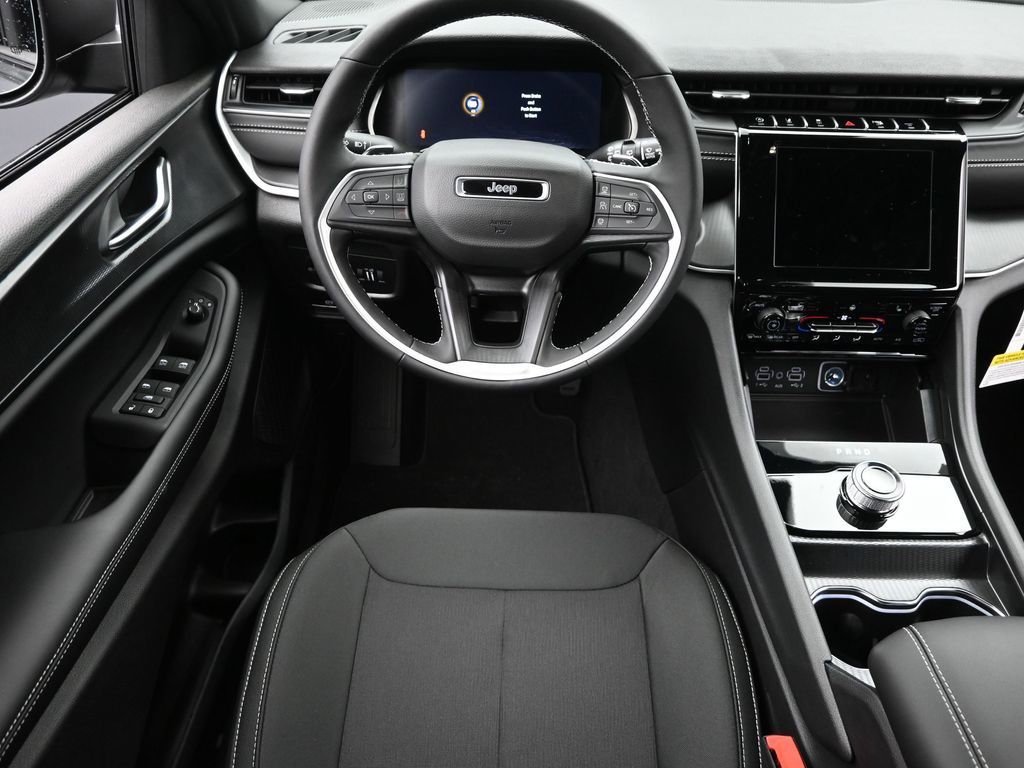 2025 Jeep Grand Cherokee Laredo X photo 11