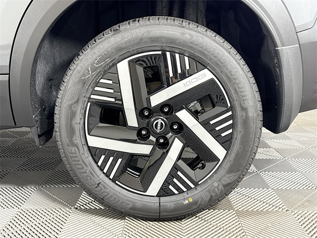 2026 Nissan Kicks SV photo 3