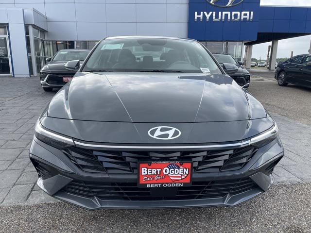 2025 Hyundai Elantra SEL Convenience photo 2
