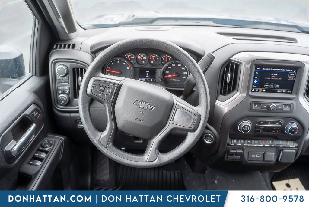2025 Chevrolet Silverado 2500HD Custom photo 5