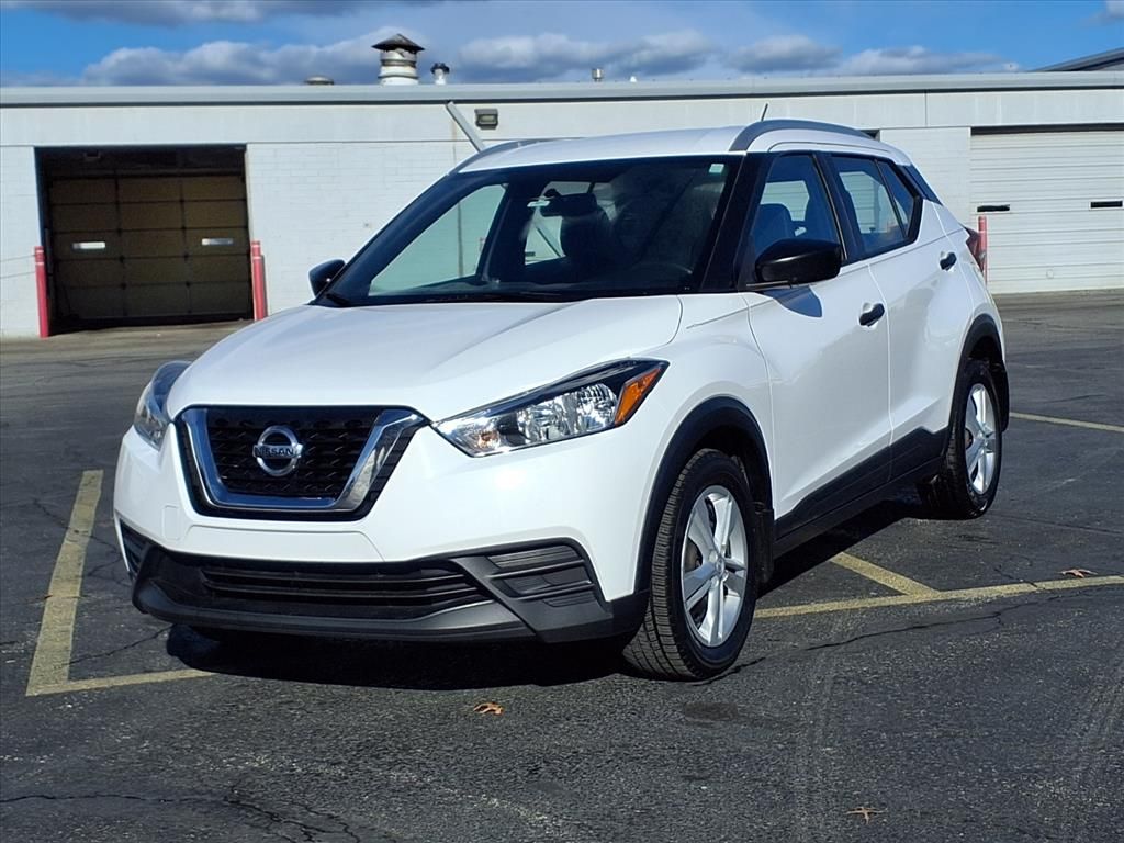 2019 Nissan Kicks S's photo
