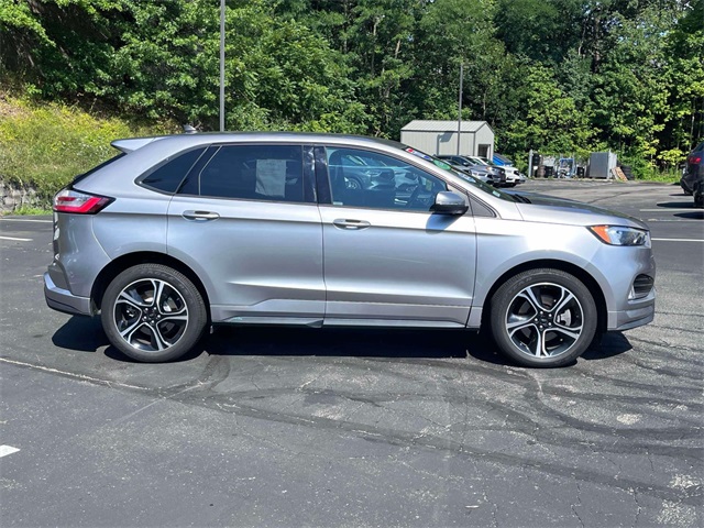 2023 Ford Edge ST photo 3
