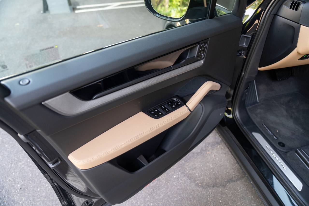 2025 Porsche Cayenne photo 21