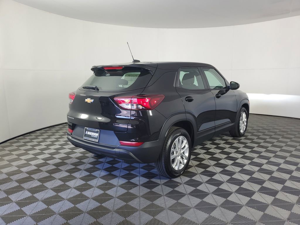 2026 Chevrolet Trailblazer LS photo 2