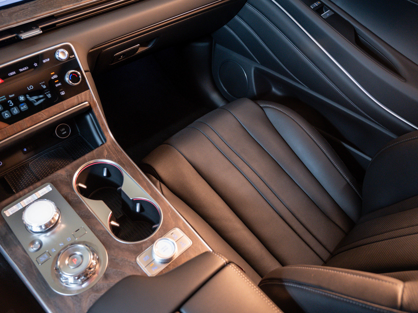 2025 Genesis GV80 2.5T Advanced AWD photo 5