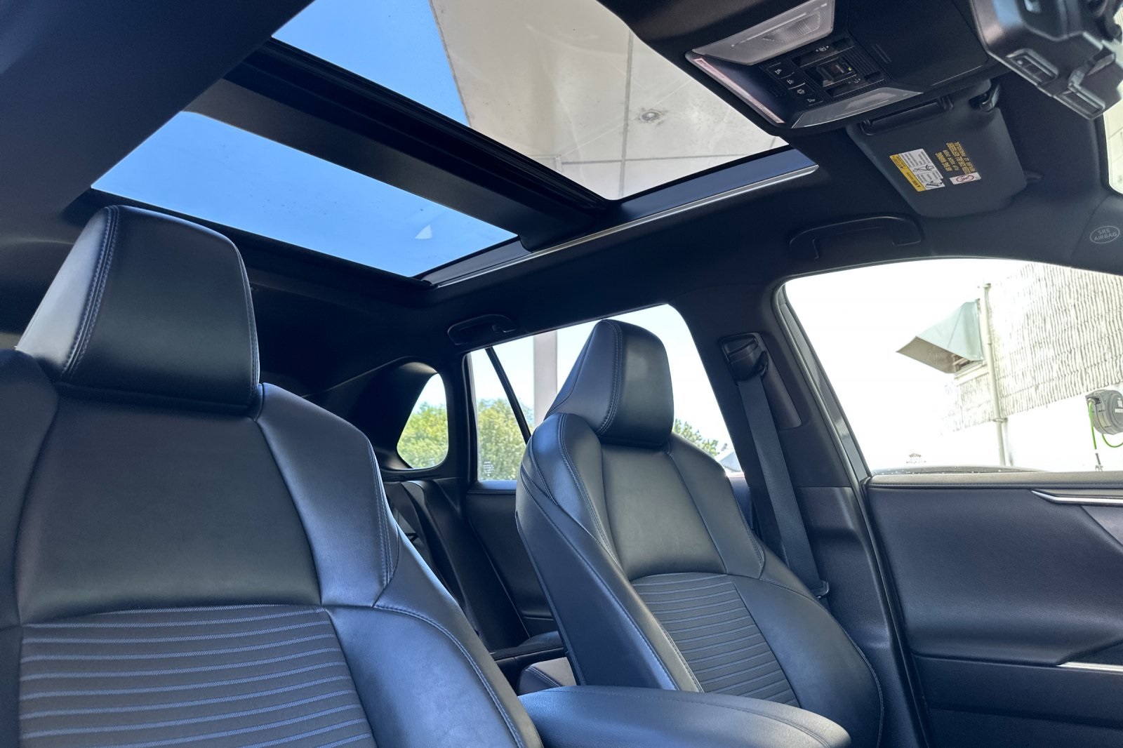 2019 Toyota RAV4 Hybrid XSE photo 16