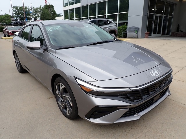2025 Hyundai Elantra Limited photo 9