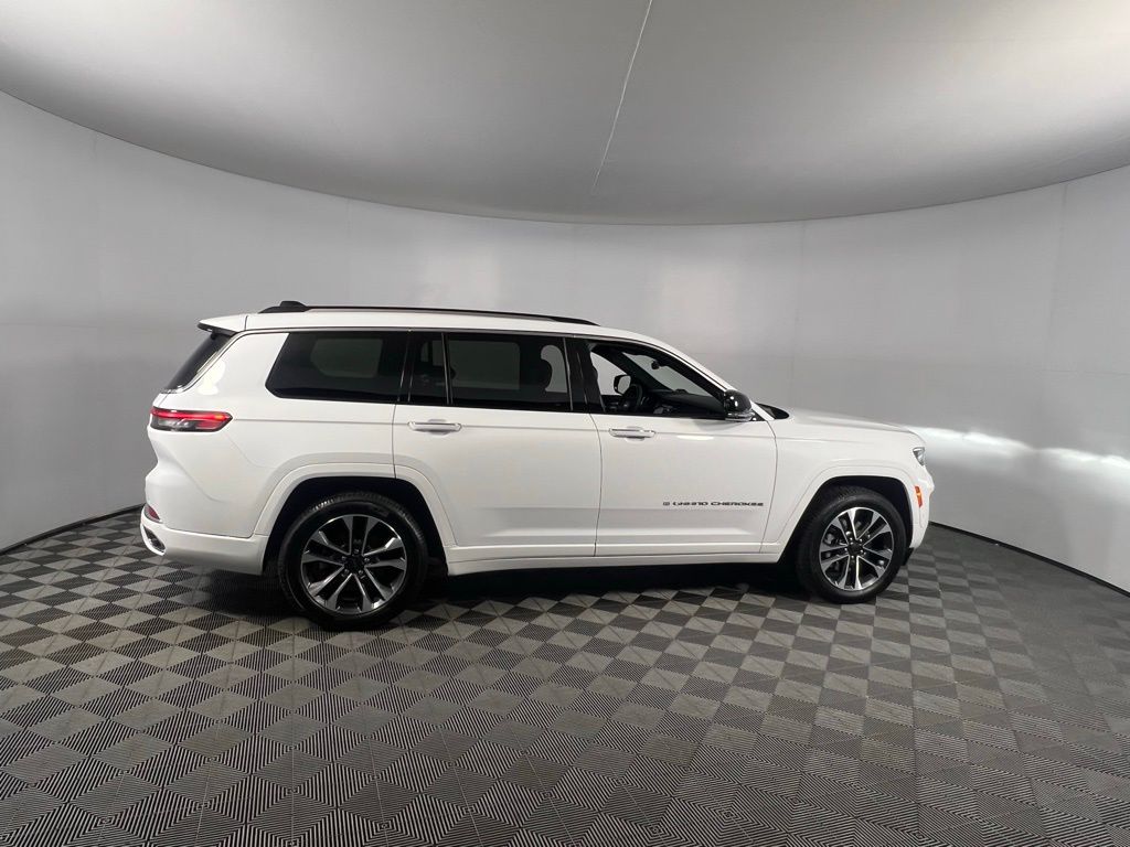 2024 Jeep Grand Cherokee Overland photo 3
