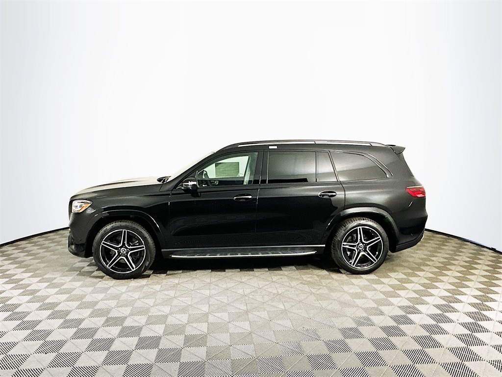 2026 Mercedes Benz GLS 450 4MATIC photo 2
