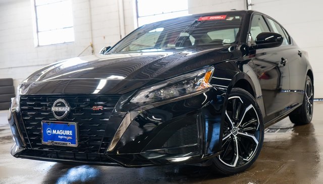 2025 Nissan Altima SR's photo