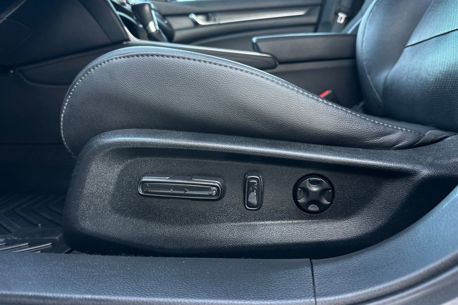 2019 Honda Accord EX-L photo 12