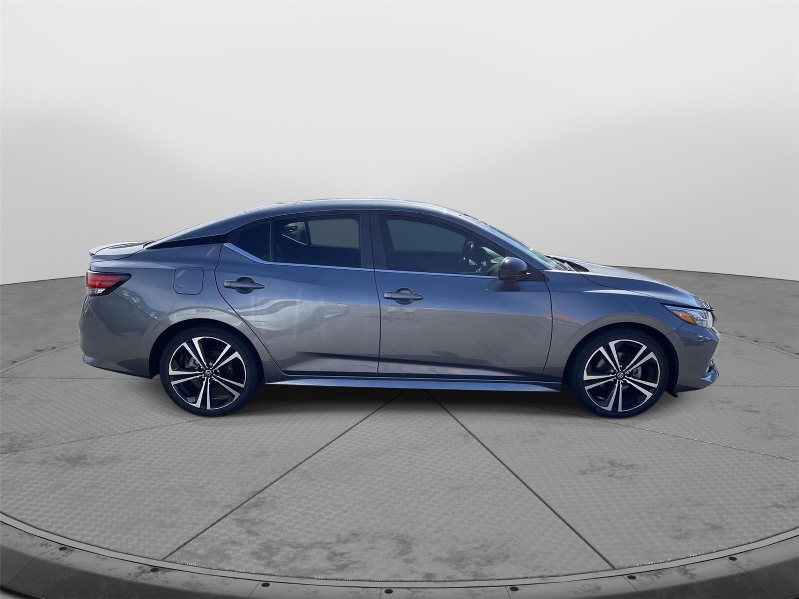 2021 Nissan Sentra SR photo 18