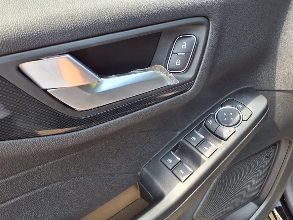 2025 Ford Escape ST-Line photo 11