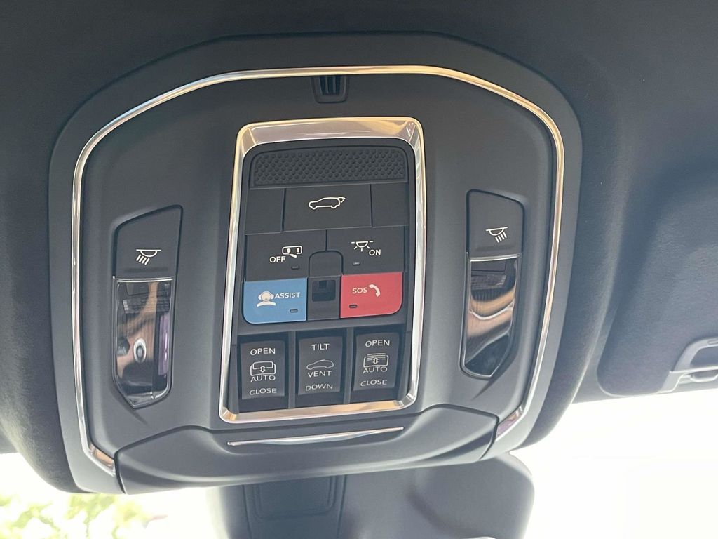 2025 Jeep Grand Cherokee Summit Reserve photo 17
