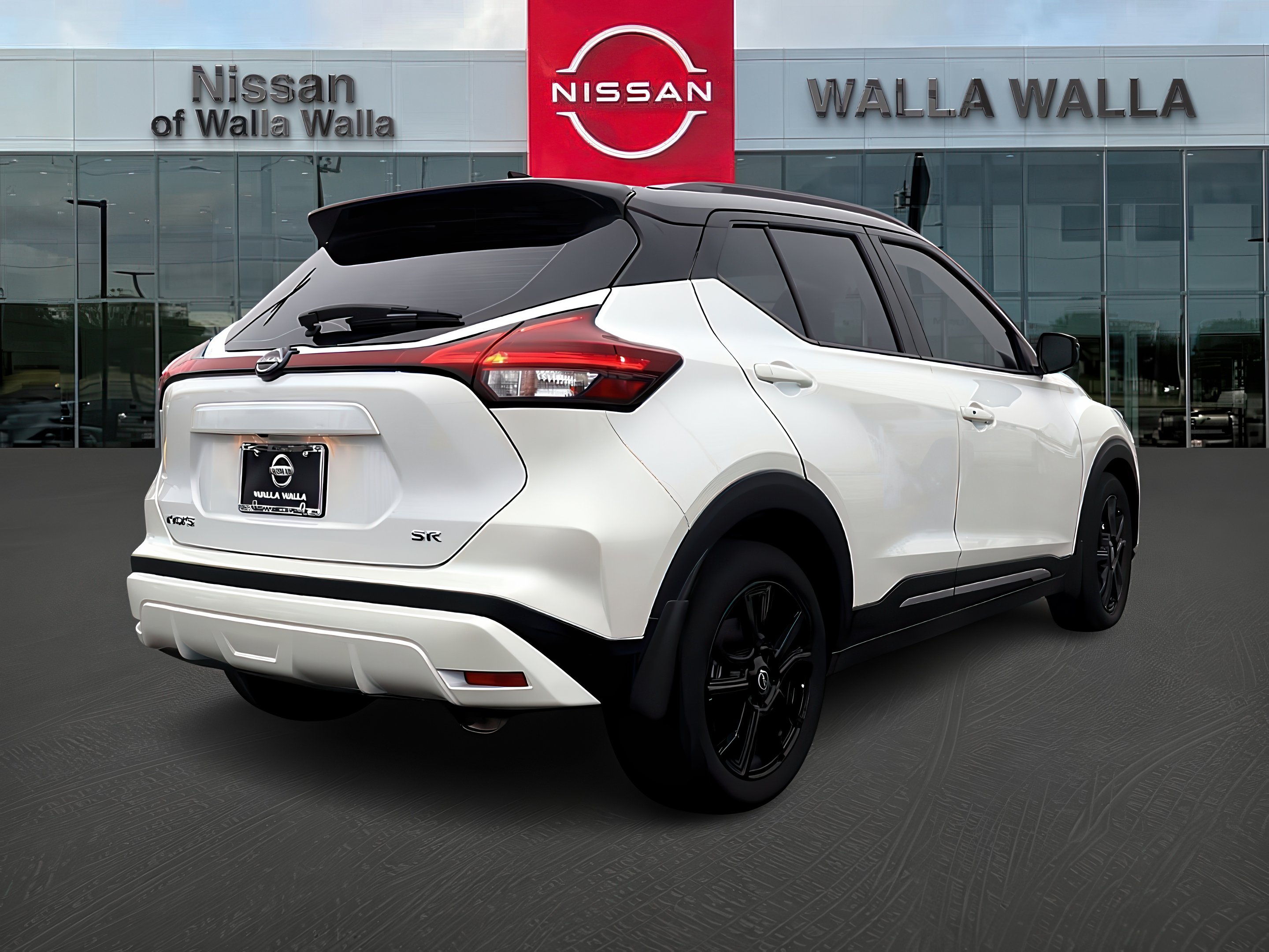 2025 Nissan Kicks SR photo 5