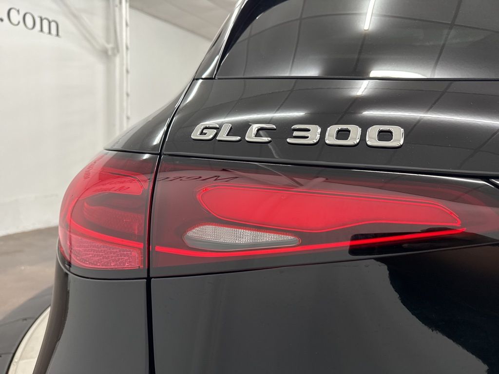 2026 Mercedes Benz GLC 300 photo 9