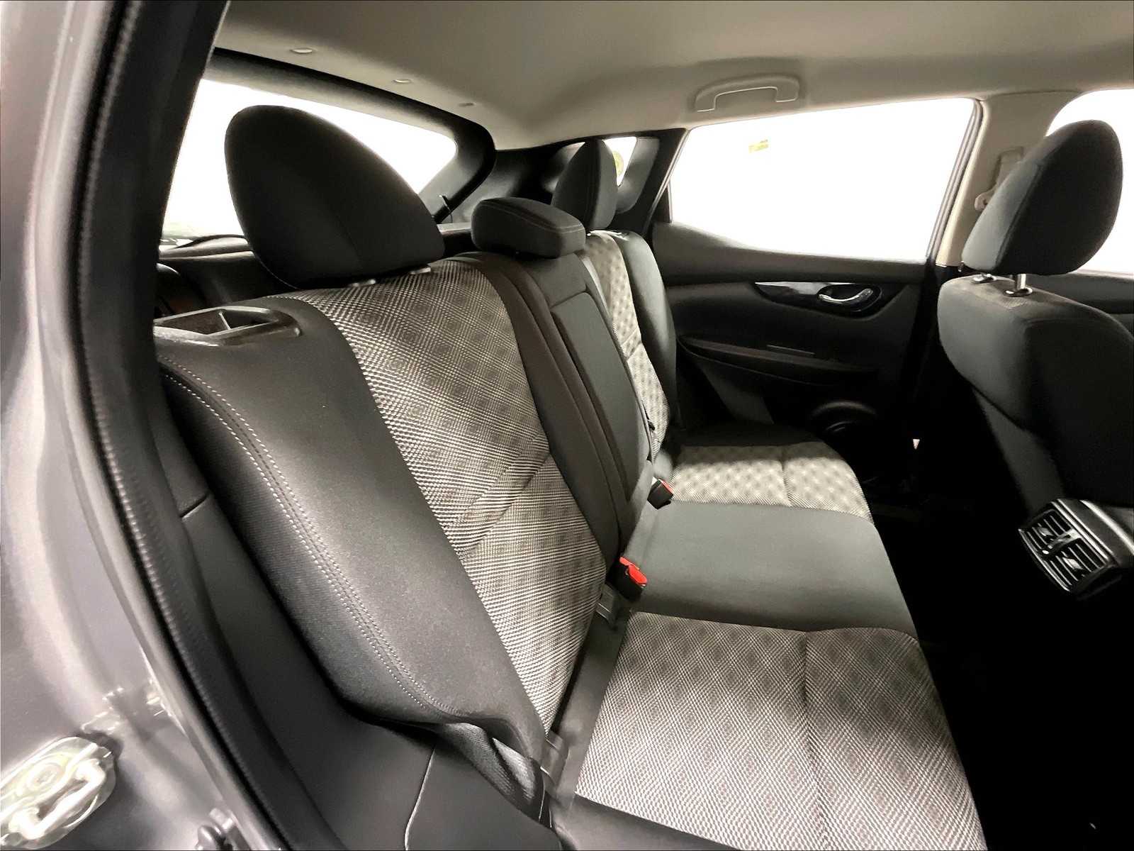 2019 Nissan Rogue Sport SV photo 16