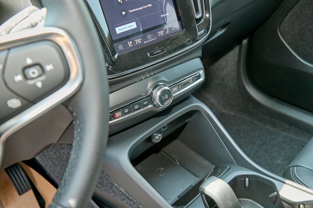 2026 VOLVO XC40 - Image 12