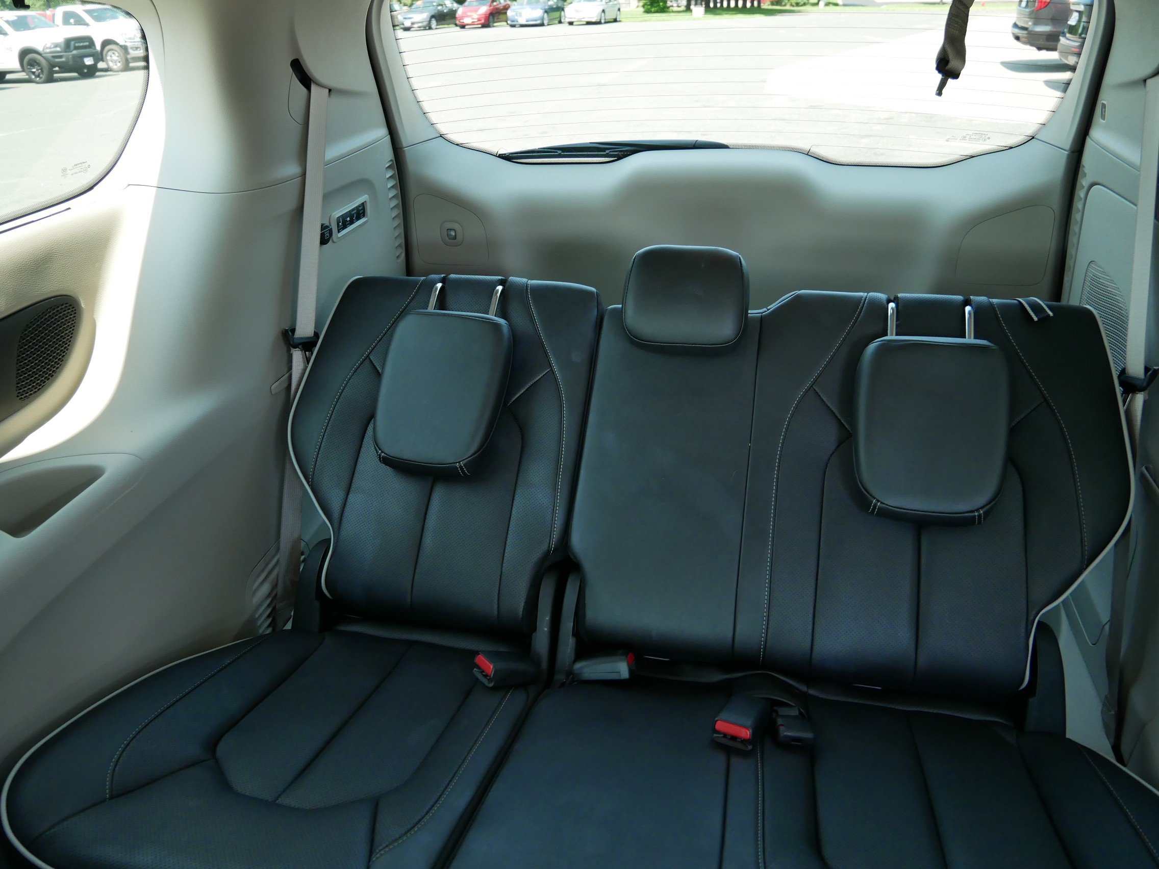 2022 Chrysler Pacifica Limited photo 13