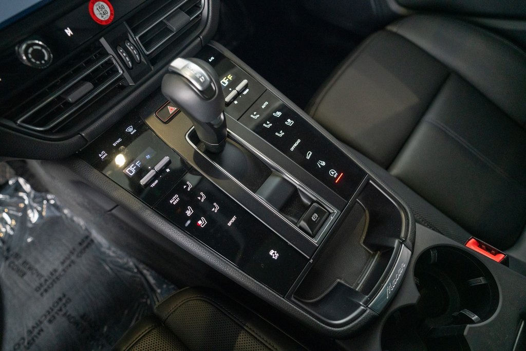 2025 Porsche Macan Base photo 19