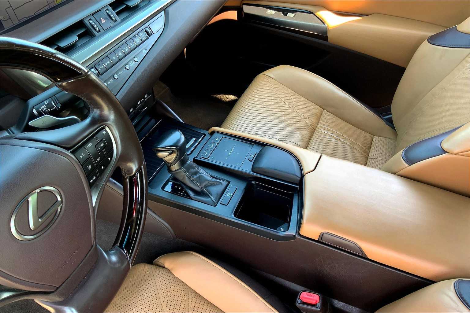 2020 Lexus ES 350 Ultra Luxury photo 15