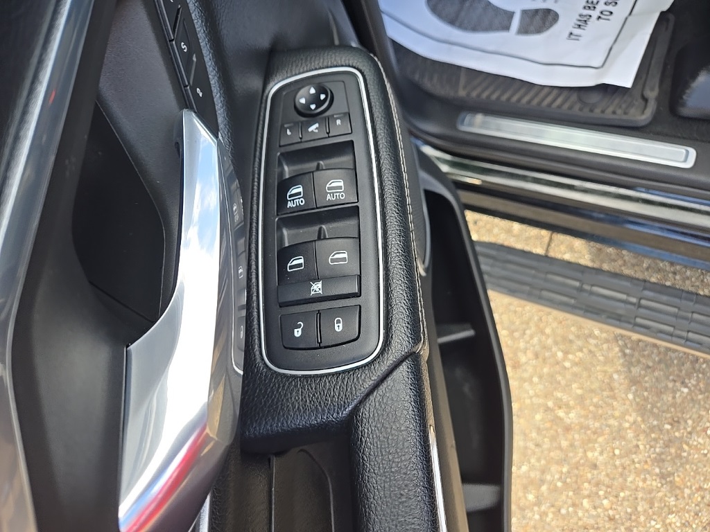 2019 Ram 1500 Laramie photo 10