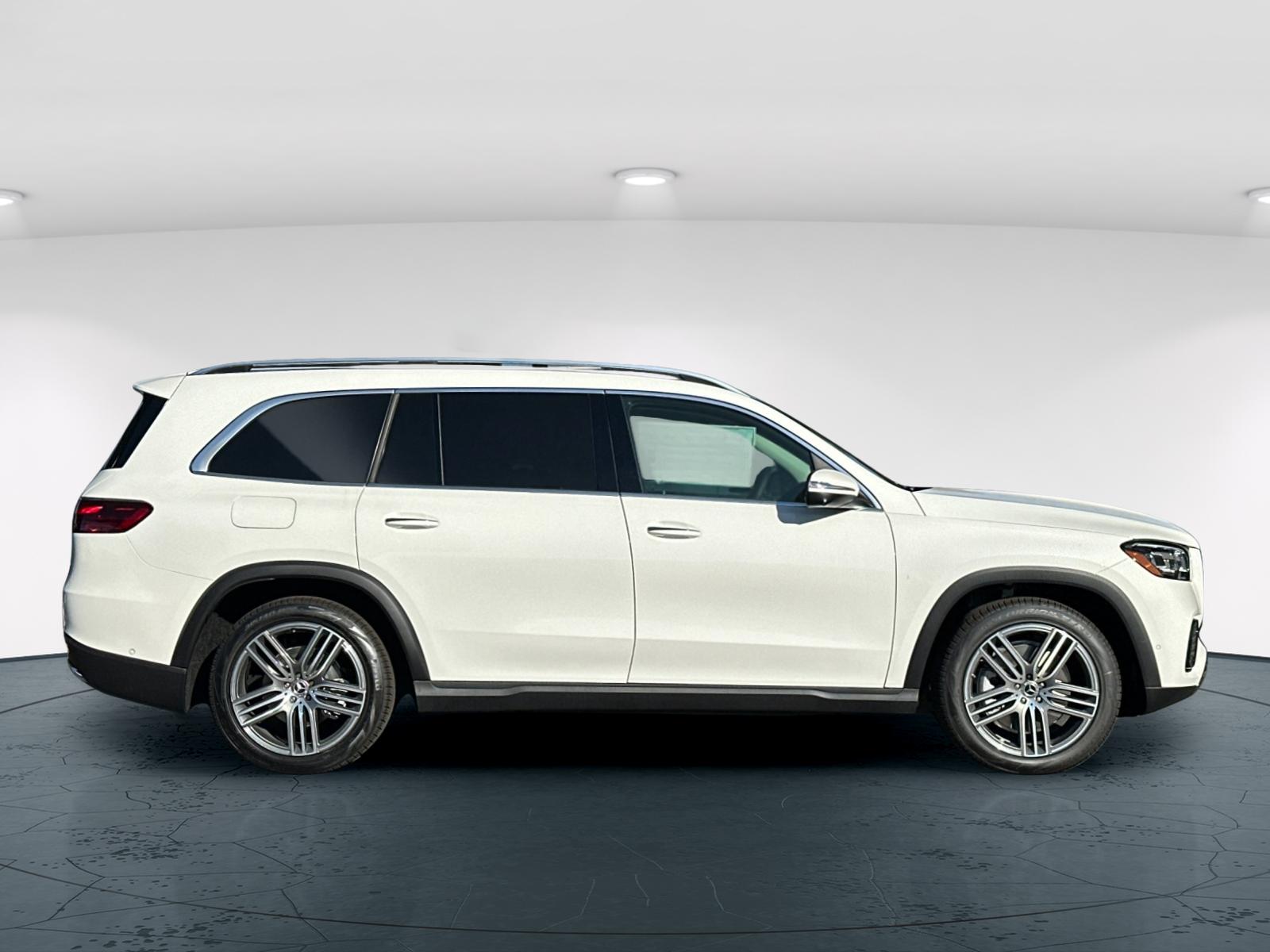 2026 Mercedes Benz GLS 450 4MATIC photo 5