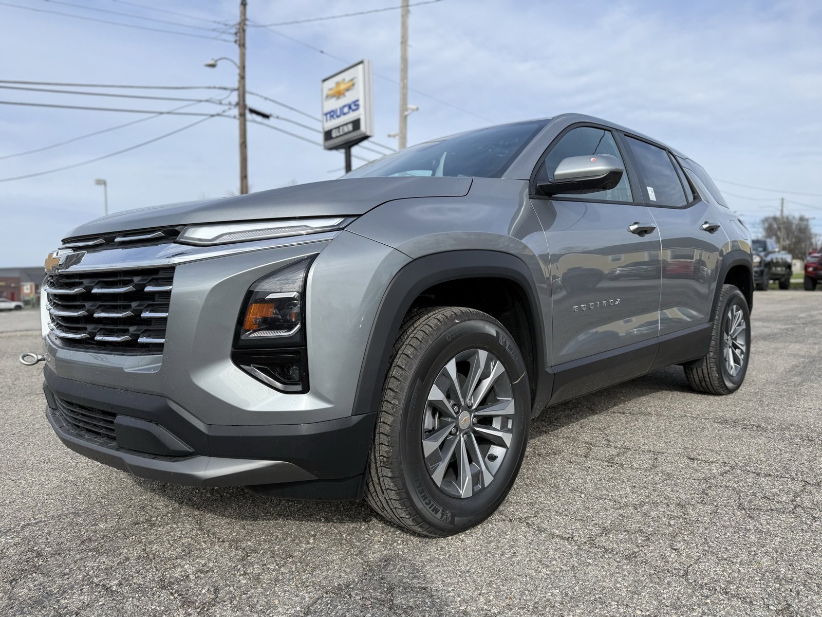 2026 Chevrolet Equinox LT photo 2