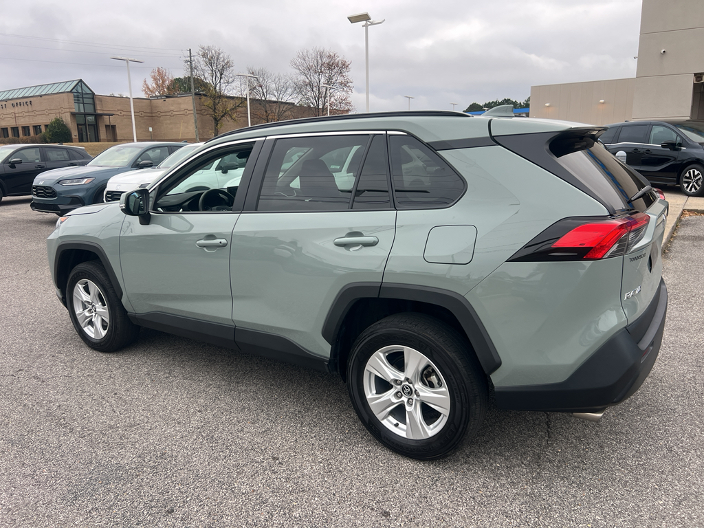 2021 Toyota RAV4 XLE photo 3