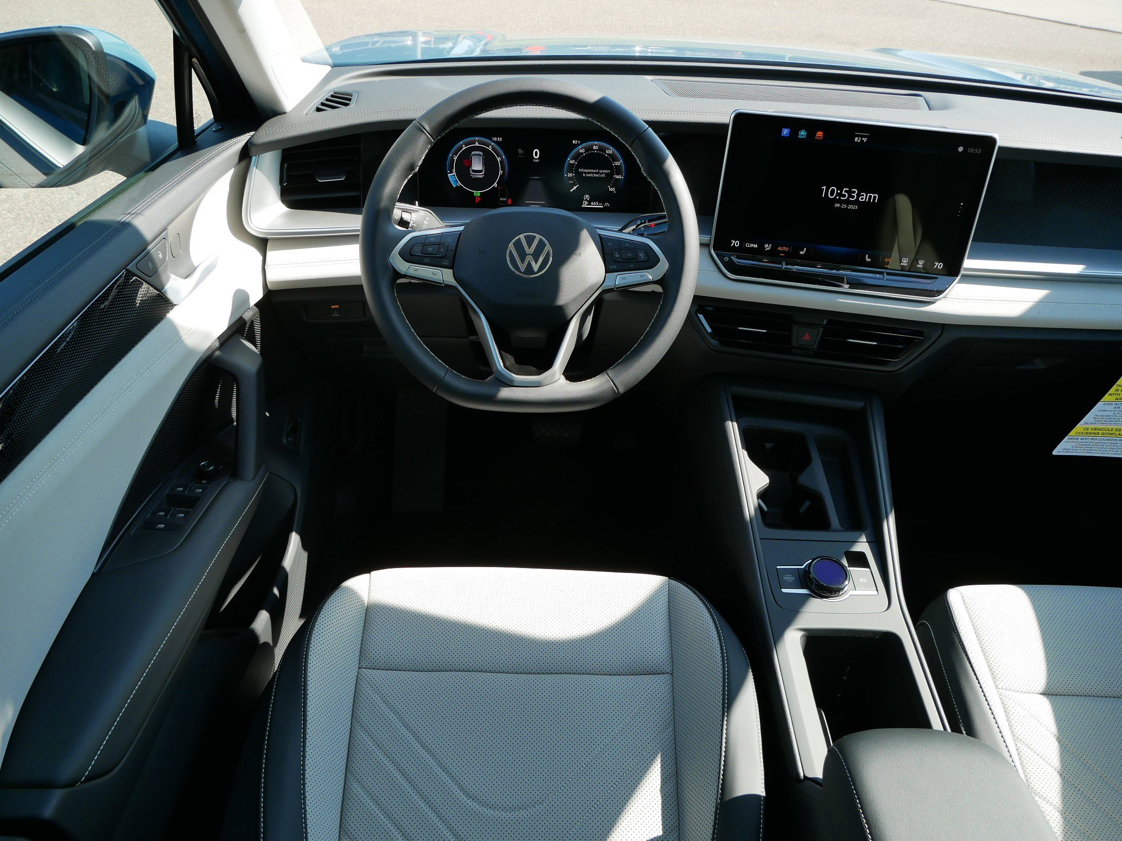 2025 Volkswagen Tiguan SE photo 6