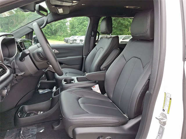 2026 Chrysler Pacifica photo 7