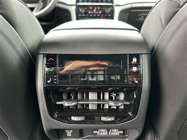 2025 Jeep Grand Cherokee Overland photo 15