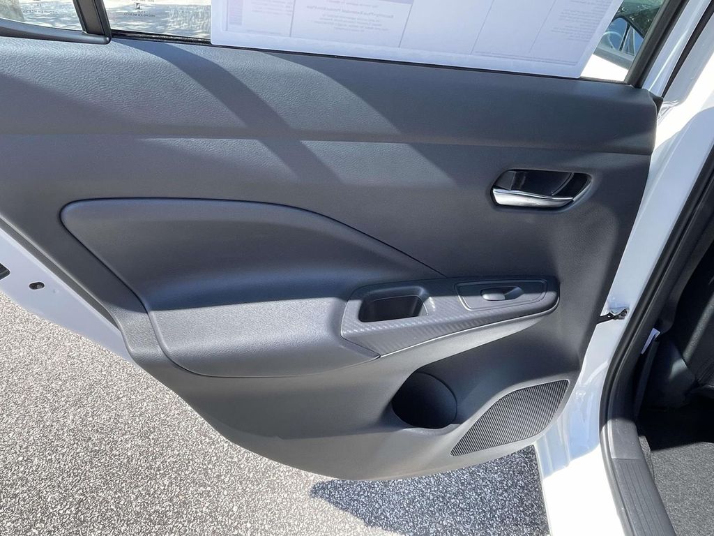 2025 Nissan Versa SV photo 12