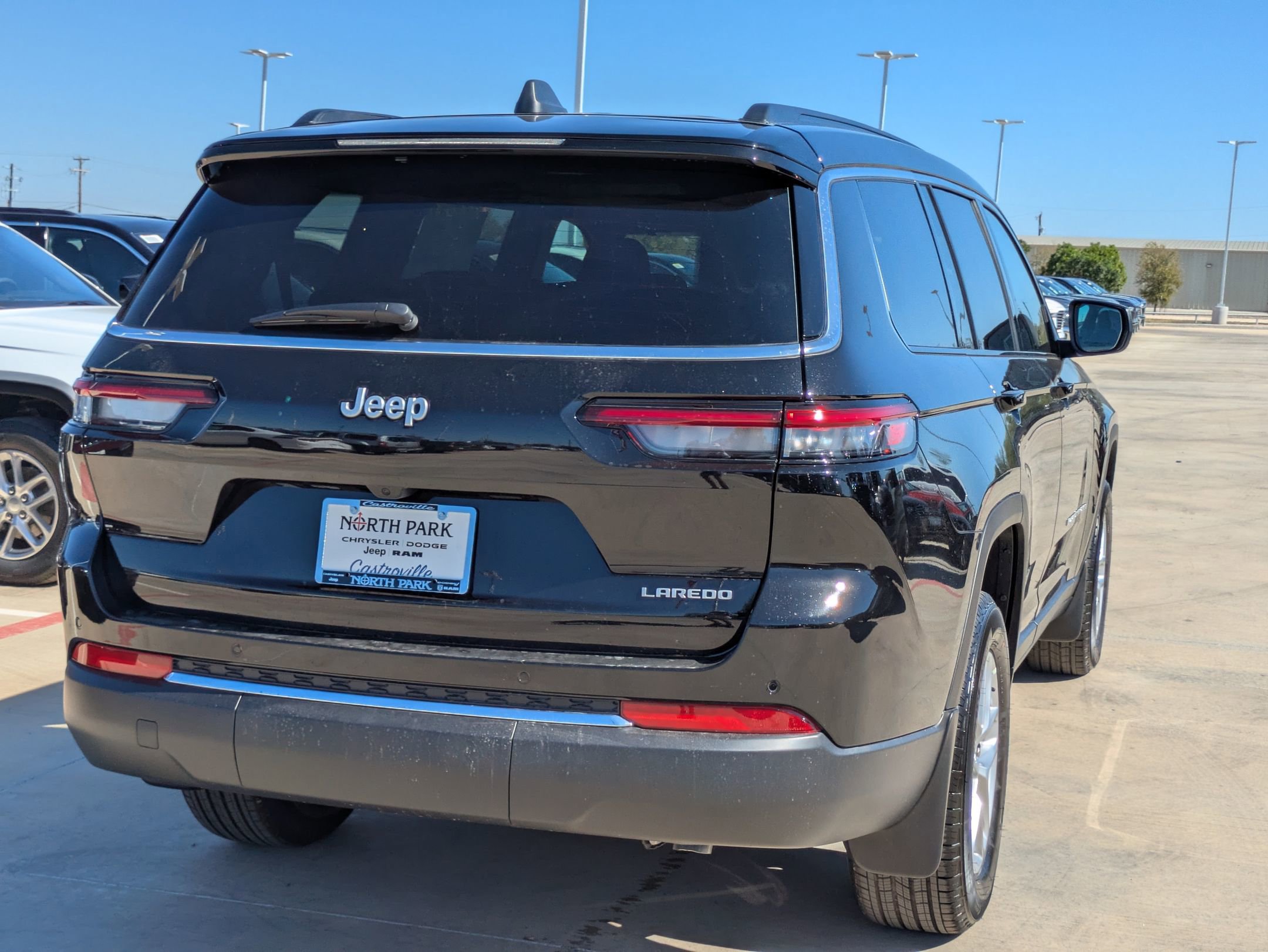 2025 Jeep Grand Cherokee Laredo X photo 2