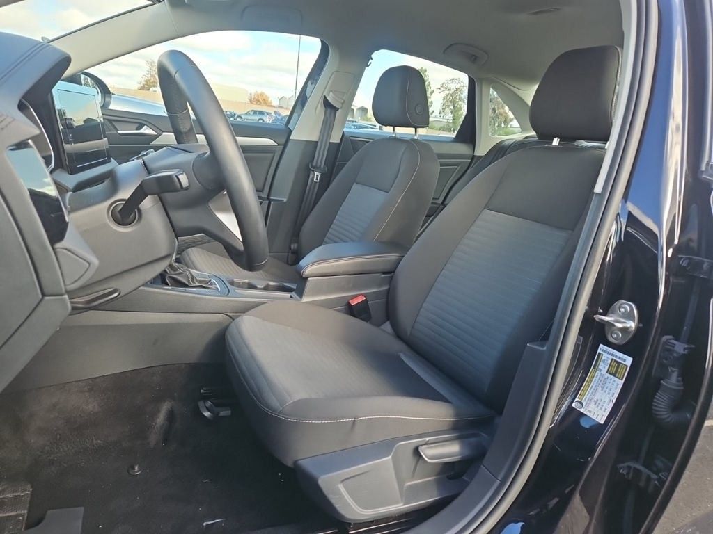 2025 Volkswagen Jetta 1.5T S photo 2