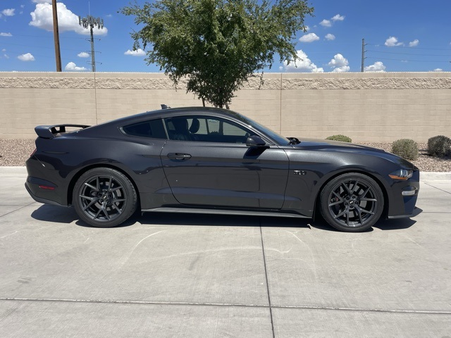 2022 Ford Mustang GT Premium photo 2
