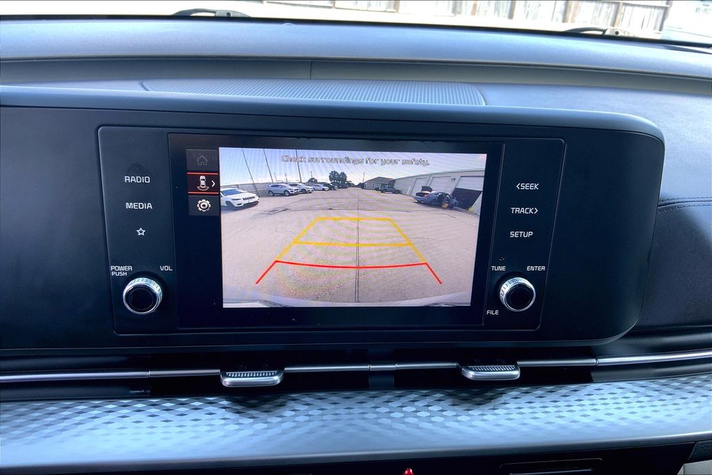 2023 Kia Carnival LX photo 15