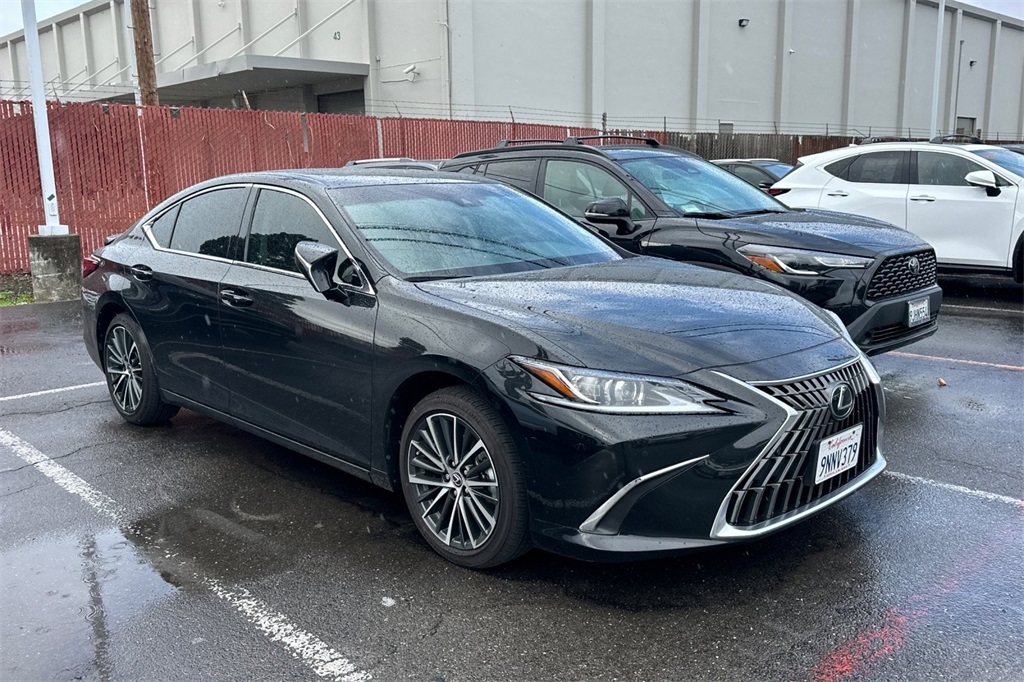 2024 Lexus ES 300h Premium photo 2