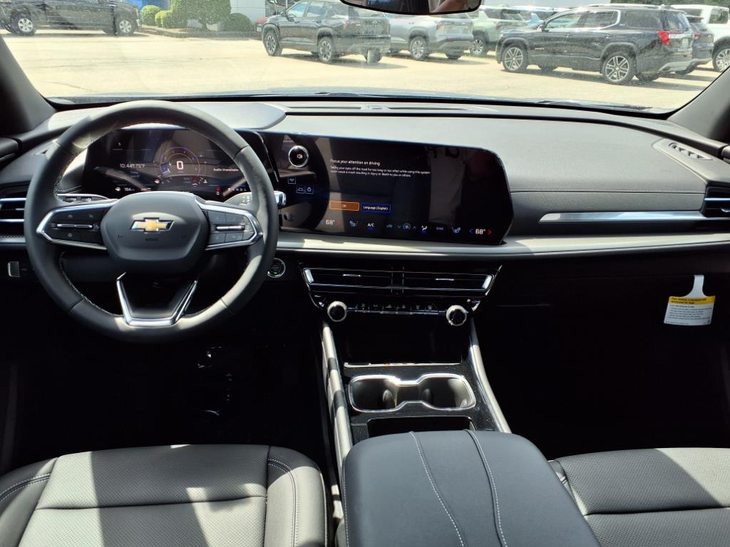 2025 Chevrolet Traverse photo 13