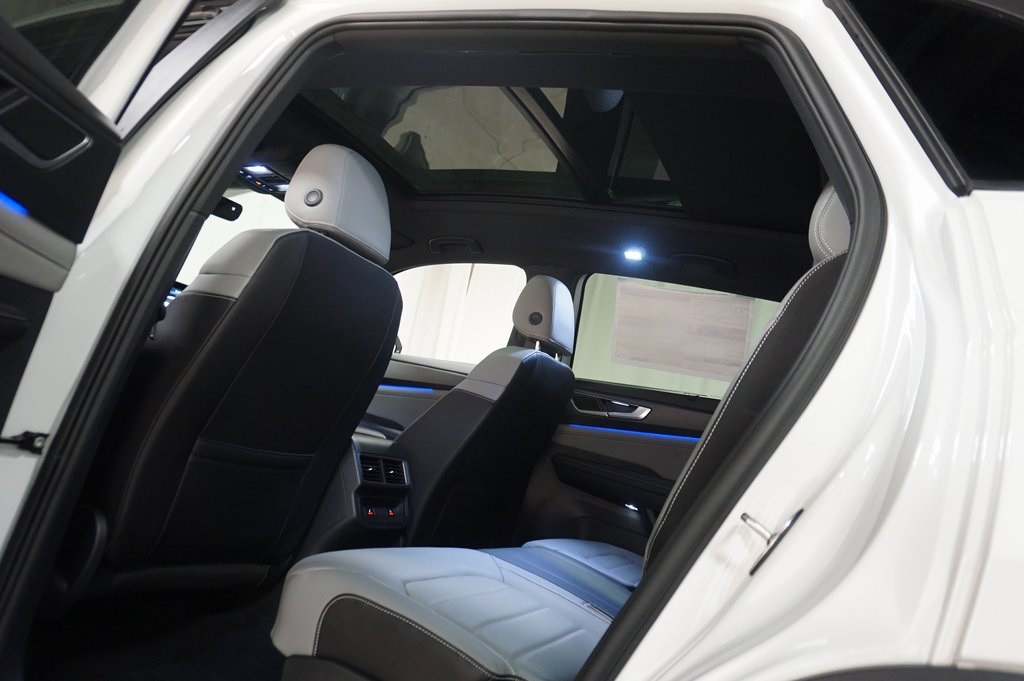 2025 Volkswagen Atlas Cross Sport SEL R-Line photo 29
