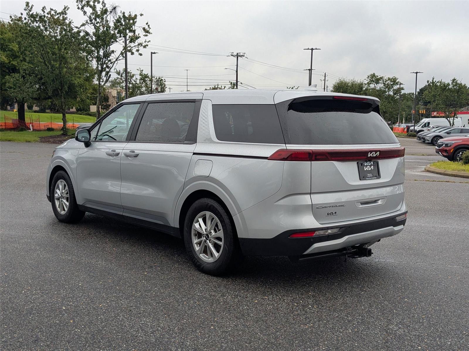 2022 Kia Carnival LX photo 9