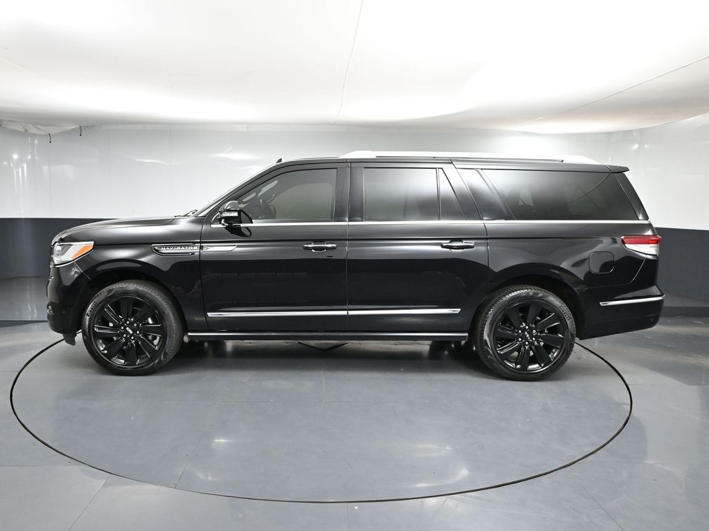 2024 Lincoln Navigator Reserve Luxury Monochromatic photo 7
