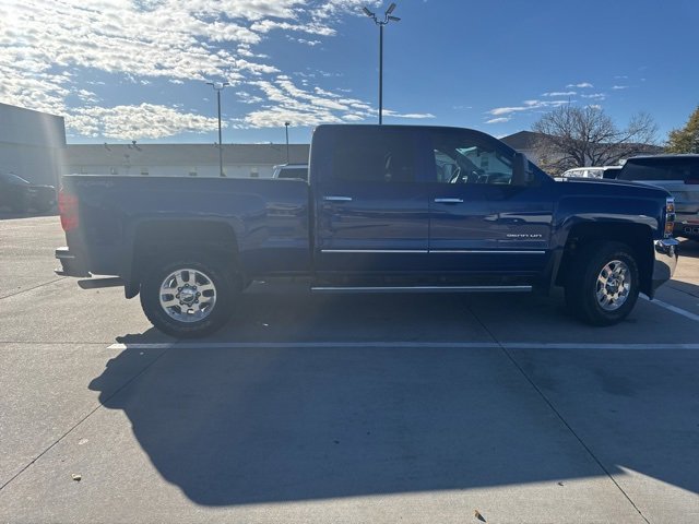 2015 Chevrolet Silverado 2500HD LTZ photo 2