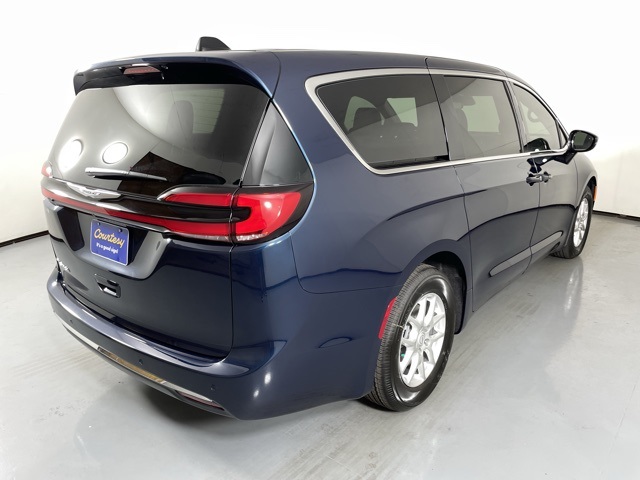 2025 Chrysler Pacifica photo 8