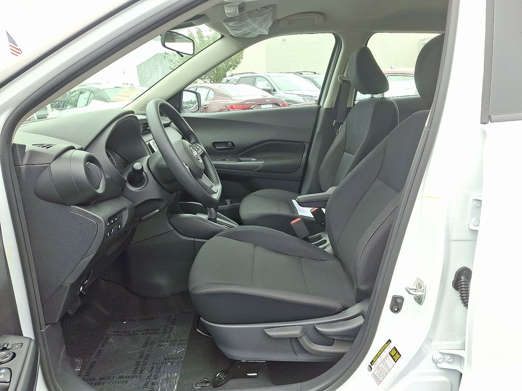 2025 Nissan Kicks Play S photo 5