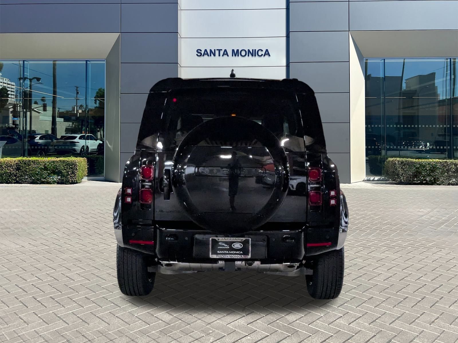 2025 Land Rover Defender 90 X-Dynamic SE photo 7