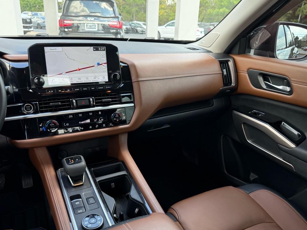 2022 Nissan Pathfinder Platinum photo 8